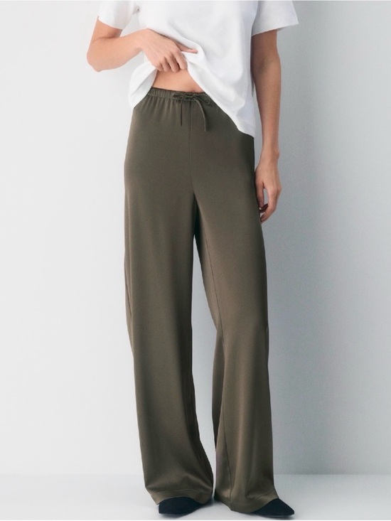 Aritzia Pants - Aritzia Archer Satin Pants - Olive